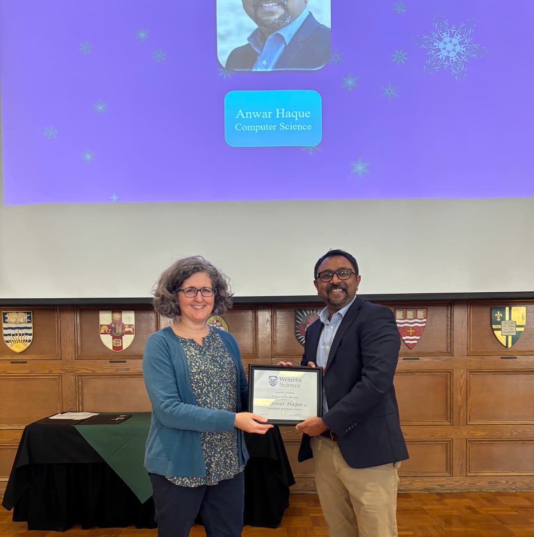 Dr. Haque receiving the Faculty of Science Award for Excellence in Graduate Student Supervision and Mentorship